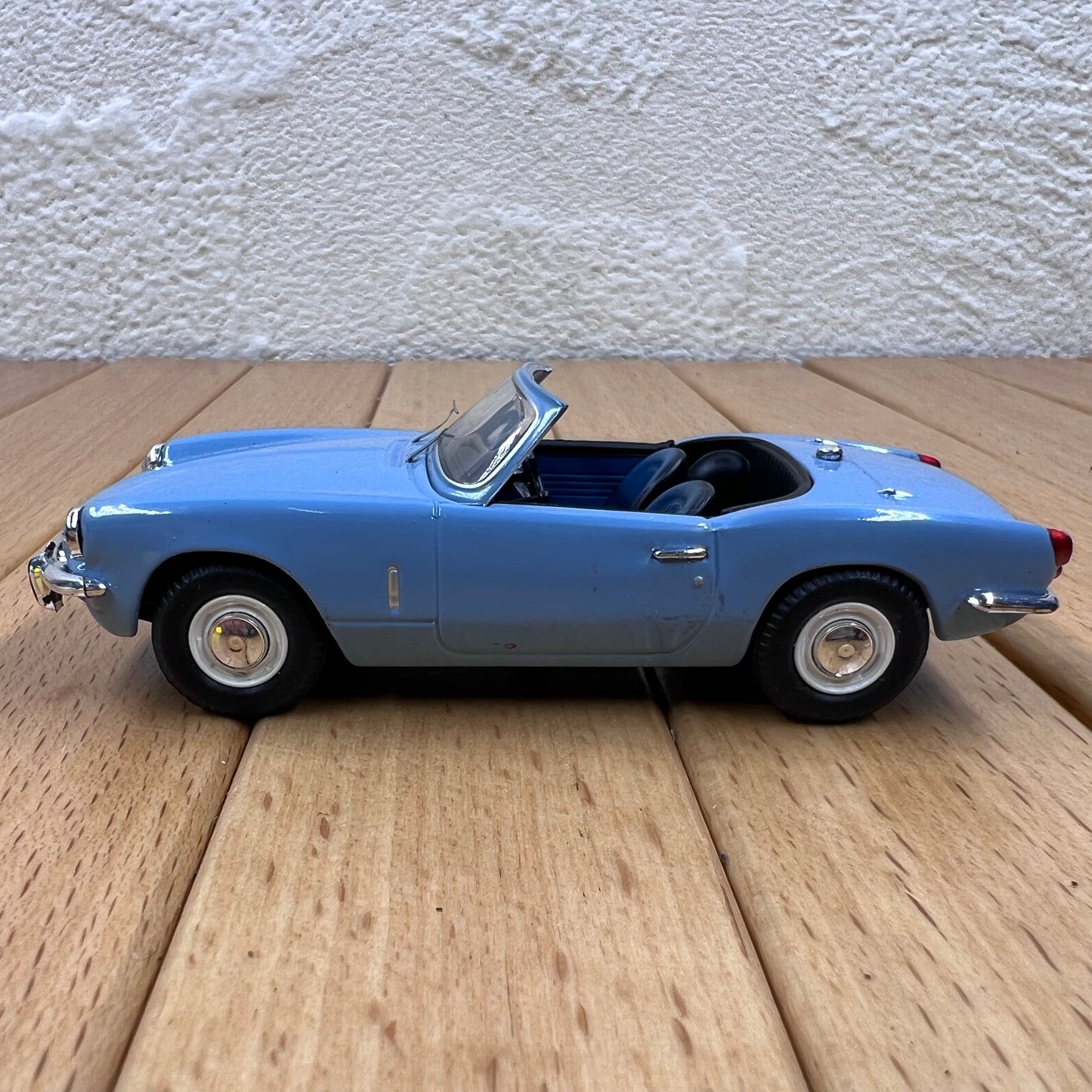 1/50 Scale 1970 Triumph Spitfire Mark III Diecast Model Car