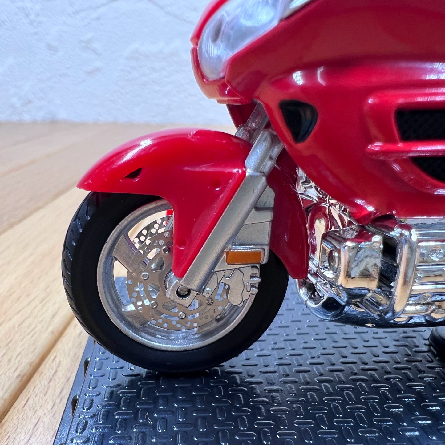 1/24 Scale 2004 Honda Gold Wing Touring Motorcycle Diecast Model