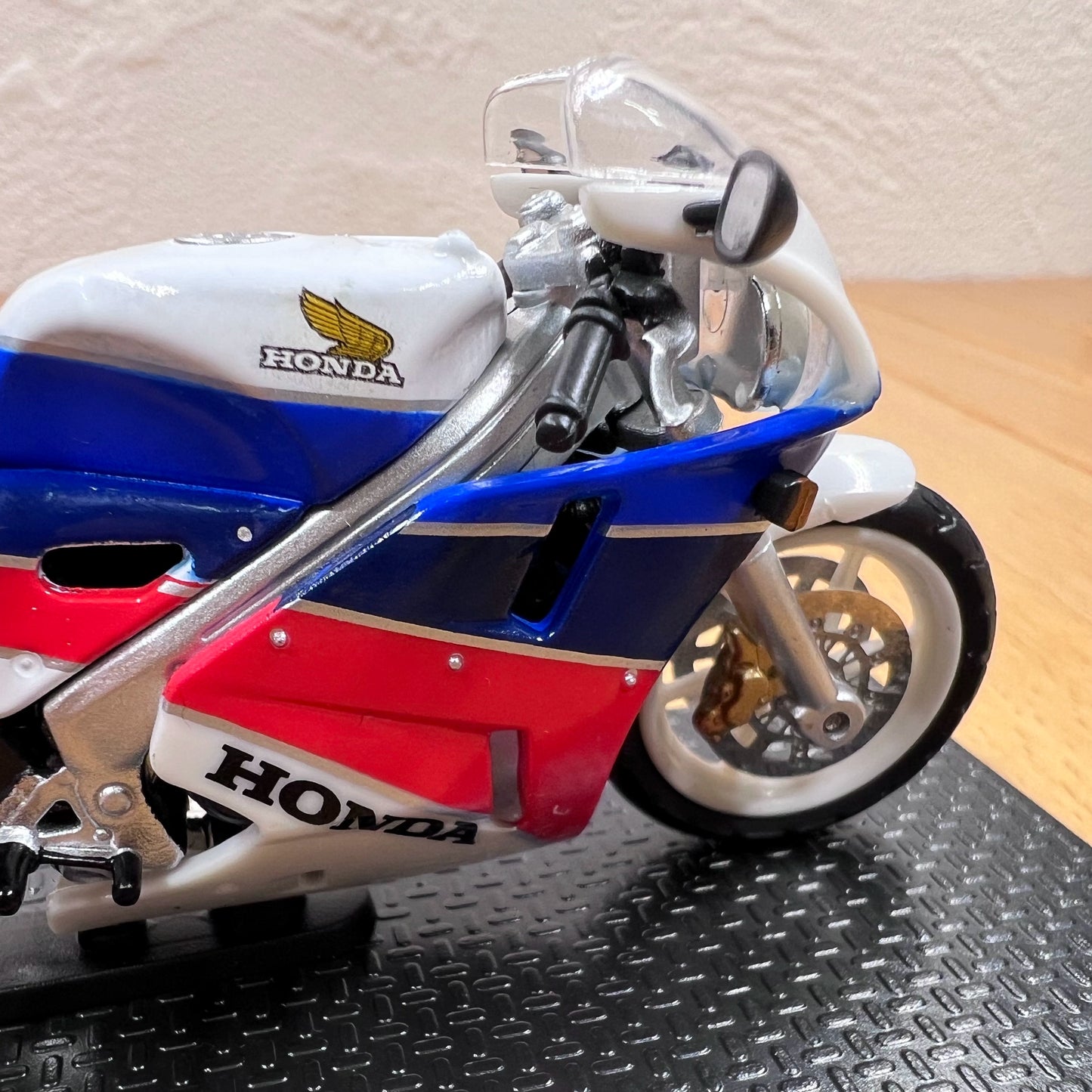 1/24 Scale 1987 Honda VFR750R RC30 Motorcycle Diecast Model