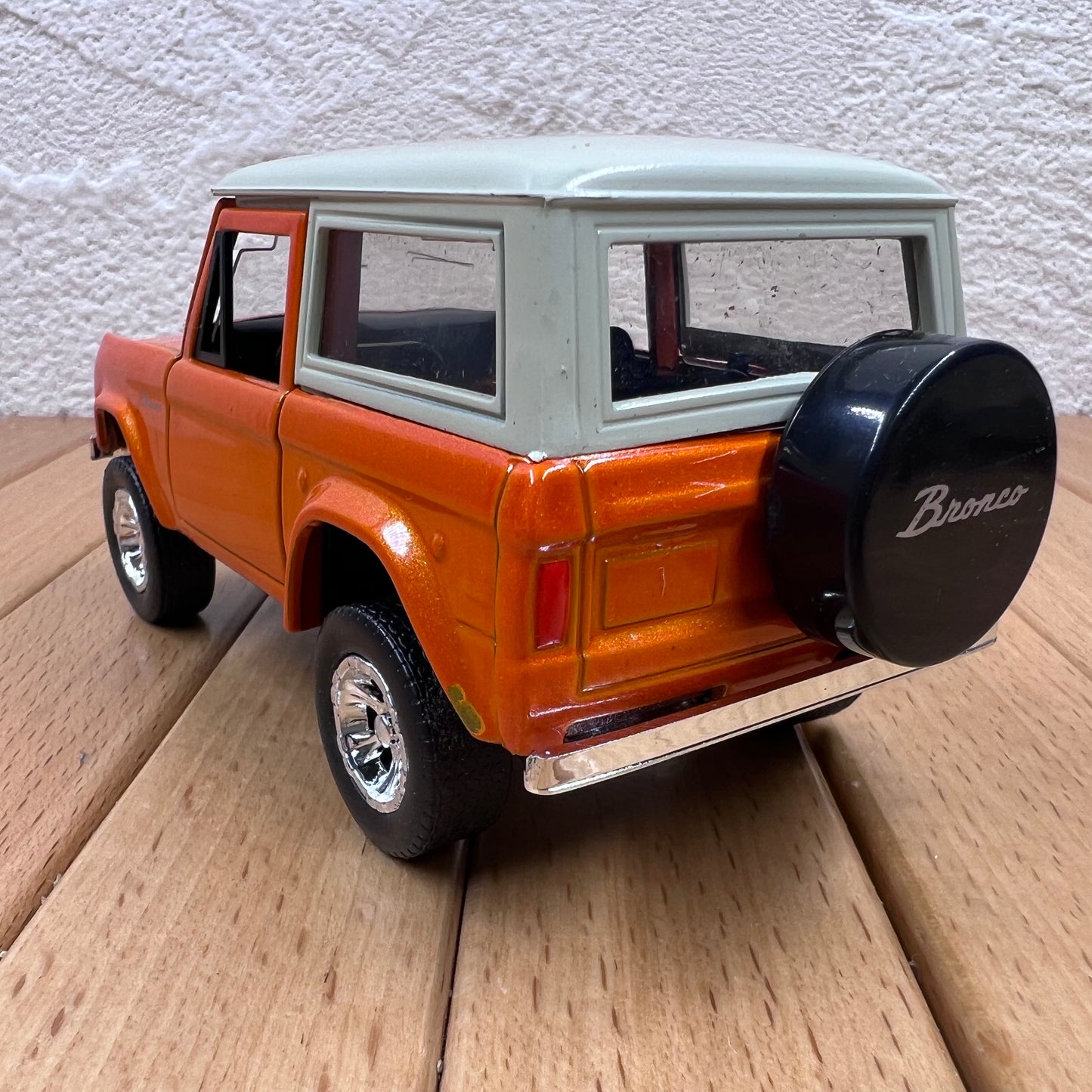 1/32 Scale 1973 Ford Bronco Ranger Wagon Diecast Model Car