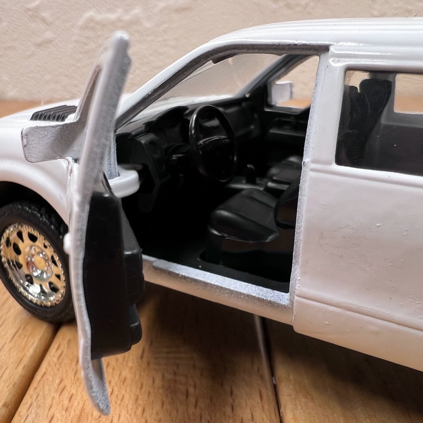 1/32 Scale 2011 Ford F-150 SVT Raptor Pickup Truck Diecast Model