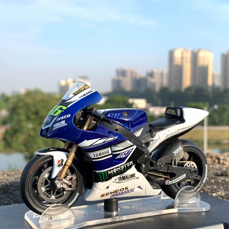 1/18 Scale Ymaha YZR-M1 46 World Champion 2013 Diecast Model Motorcycle