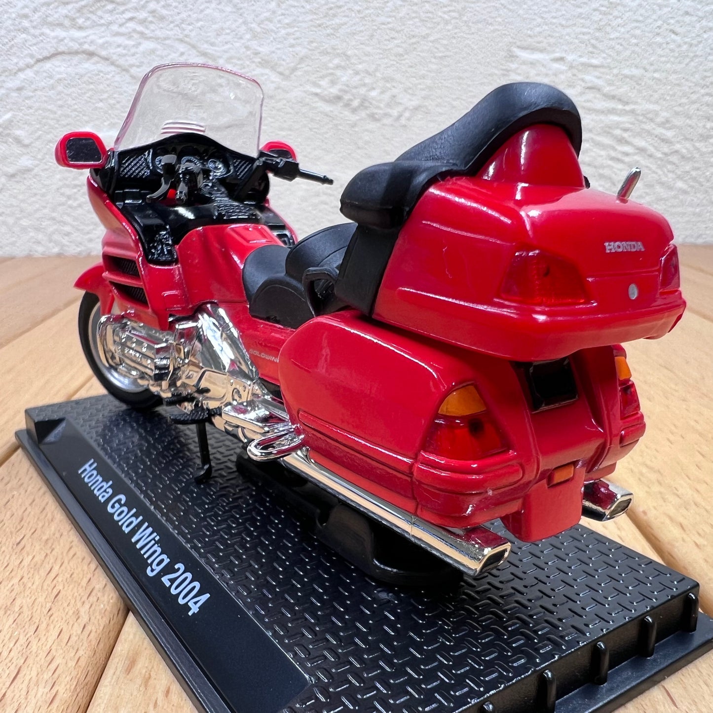 1/24 Scale 2004 Honda Gold Wing Touring Motorcycle Diecast Model