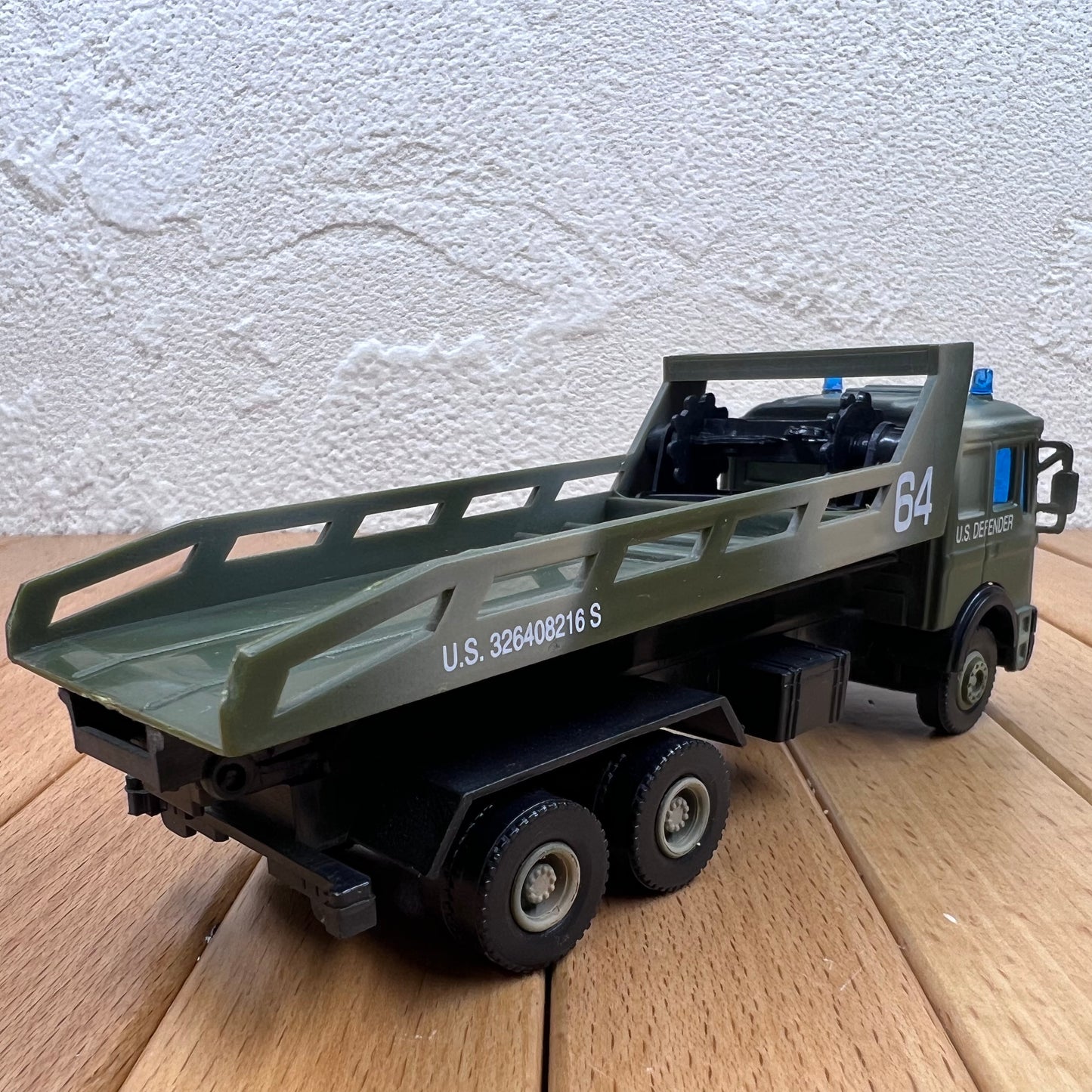 1/64 Scale Flatbed Truck Diecast Model