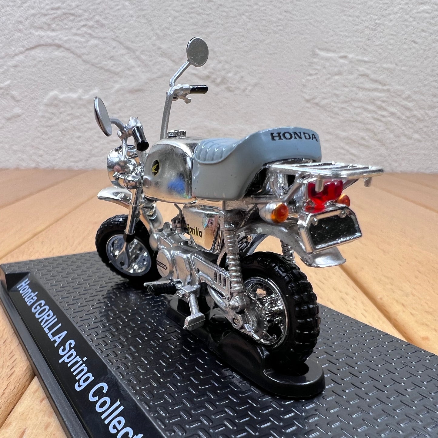 1/24 Scale 1999 Honda Gorilla Spring Collection Motorcycle Diecast Model