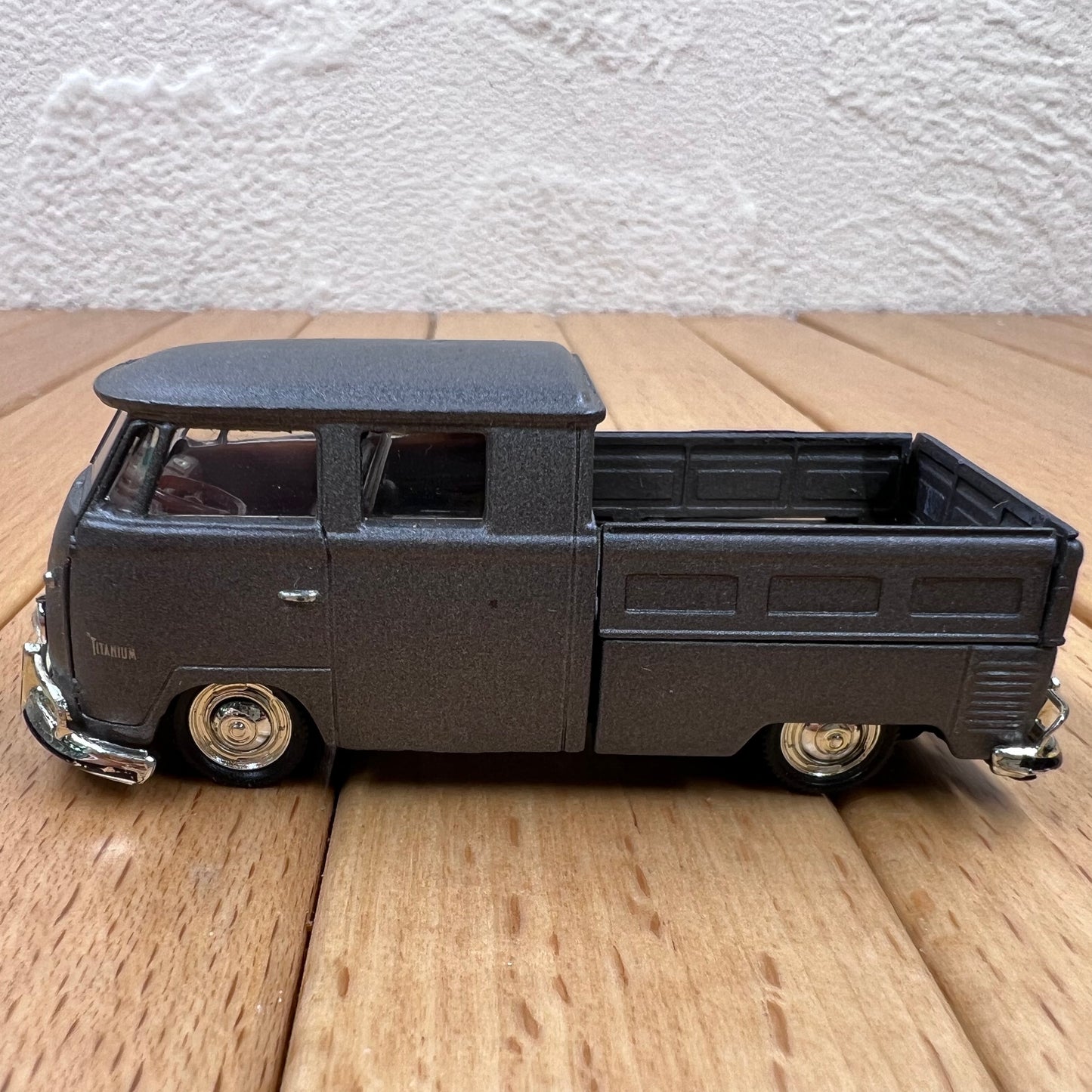 1/64 Scale 1960 Volkswagen T1 Double Cab Pickup Truck Diecast Model