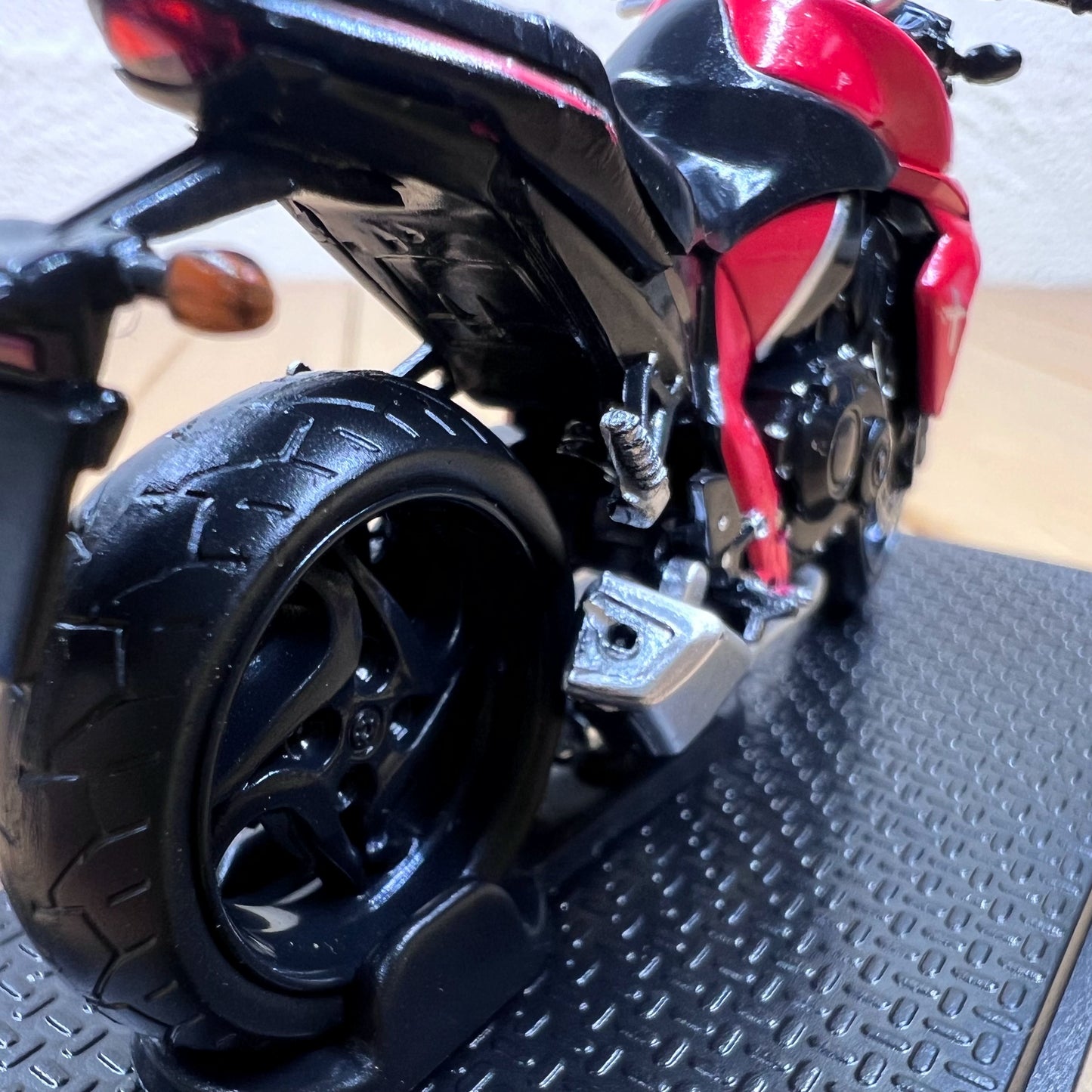 1/24 Scale 2010 Honda CB1000R Motorcycle Diecast Model