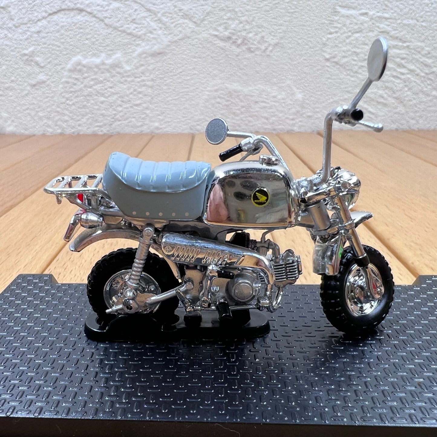 1/24 Scale 1999 Honda Gorilla Spring Collection Motorcycle Diecast Model