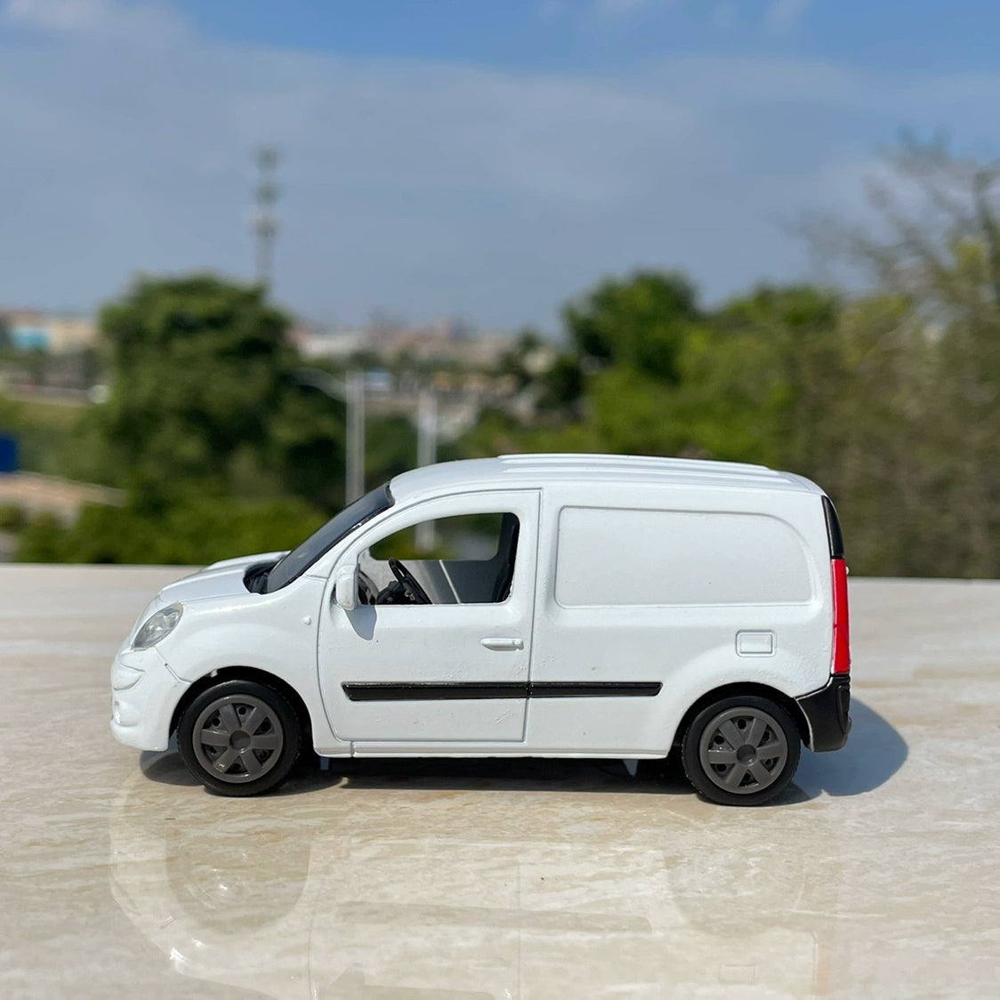 1/43 Scale Renault Kangoo Van Diecast Model Car