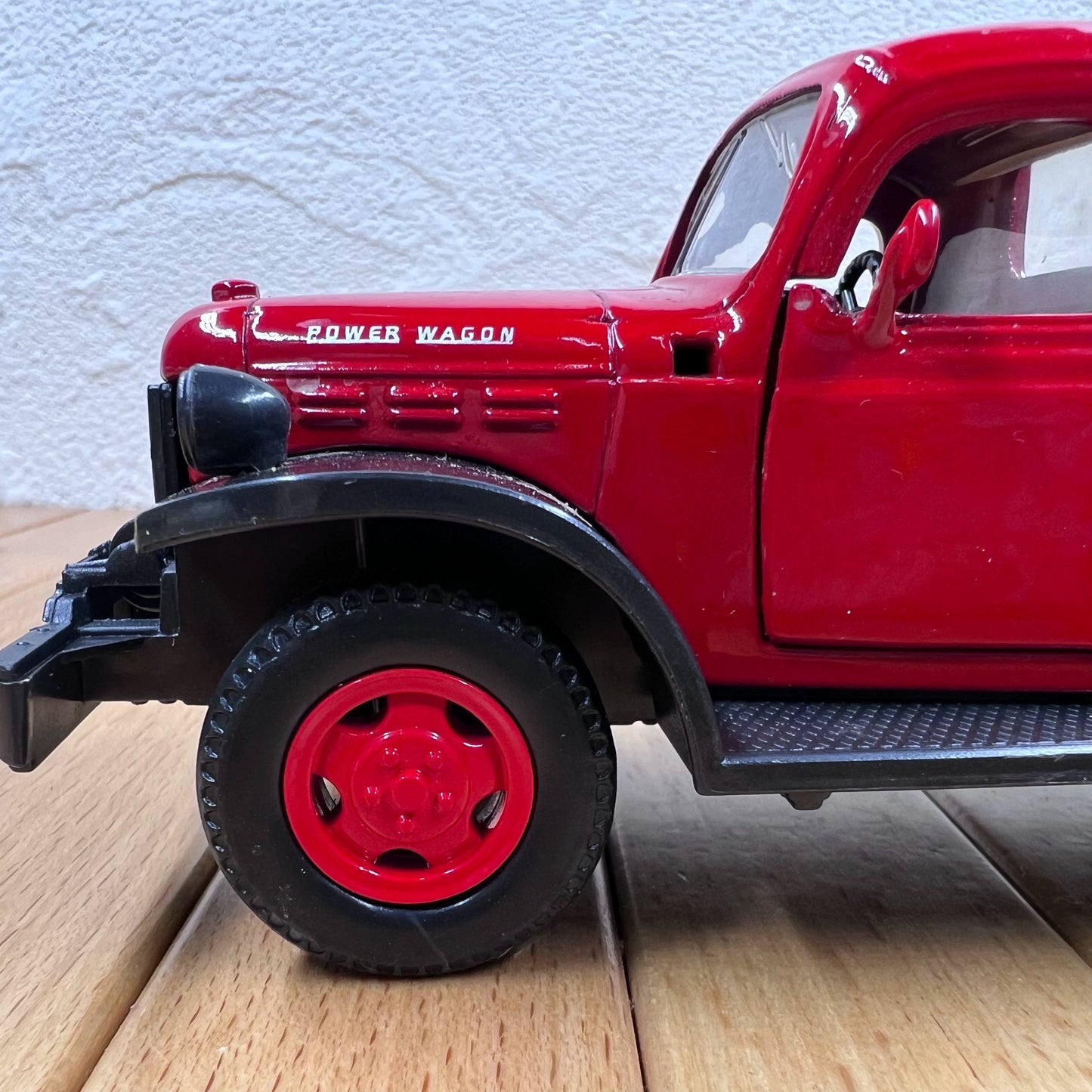 1/32 Scale 1946 Dodge Power Wagon Diecast Model Truck