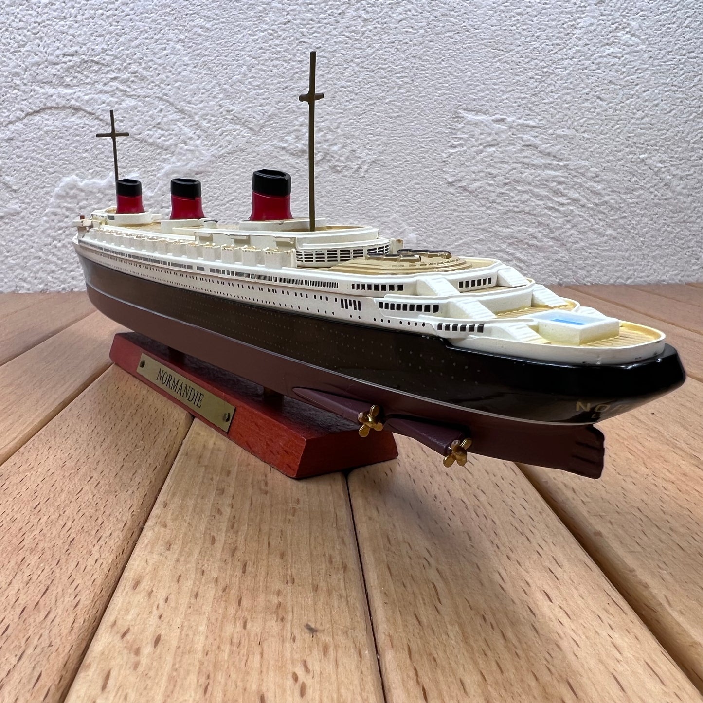 1/1250 Scale SS Normandie Ocean Liner Diecast Model Ship