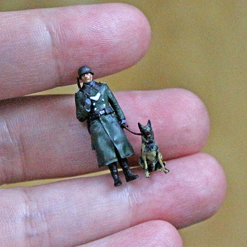 1/72 Scale Winter Soldier Sentry Painted Figurine Model Diorama