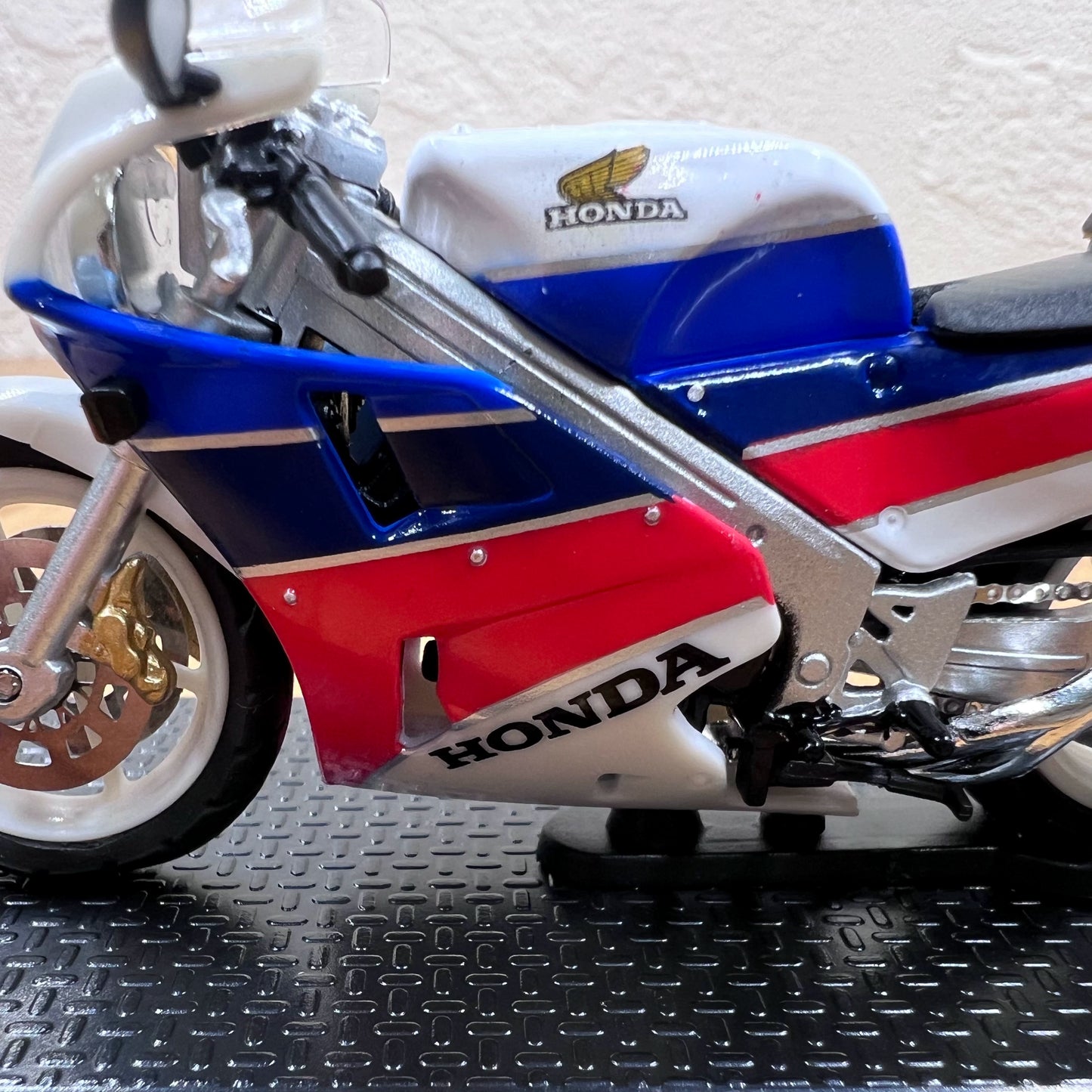 1/24 Scale 1987 Honda VFR750R RC30 Motorcycle Diecast Model