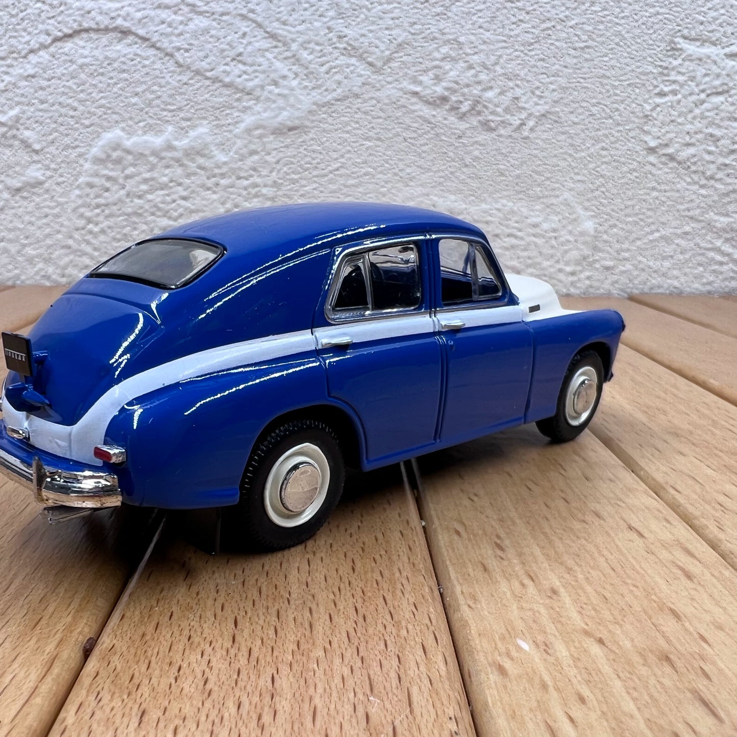 1/43 Scale 1946 GAZ-M20B Pobeda Diecast Model Car