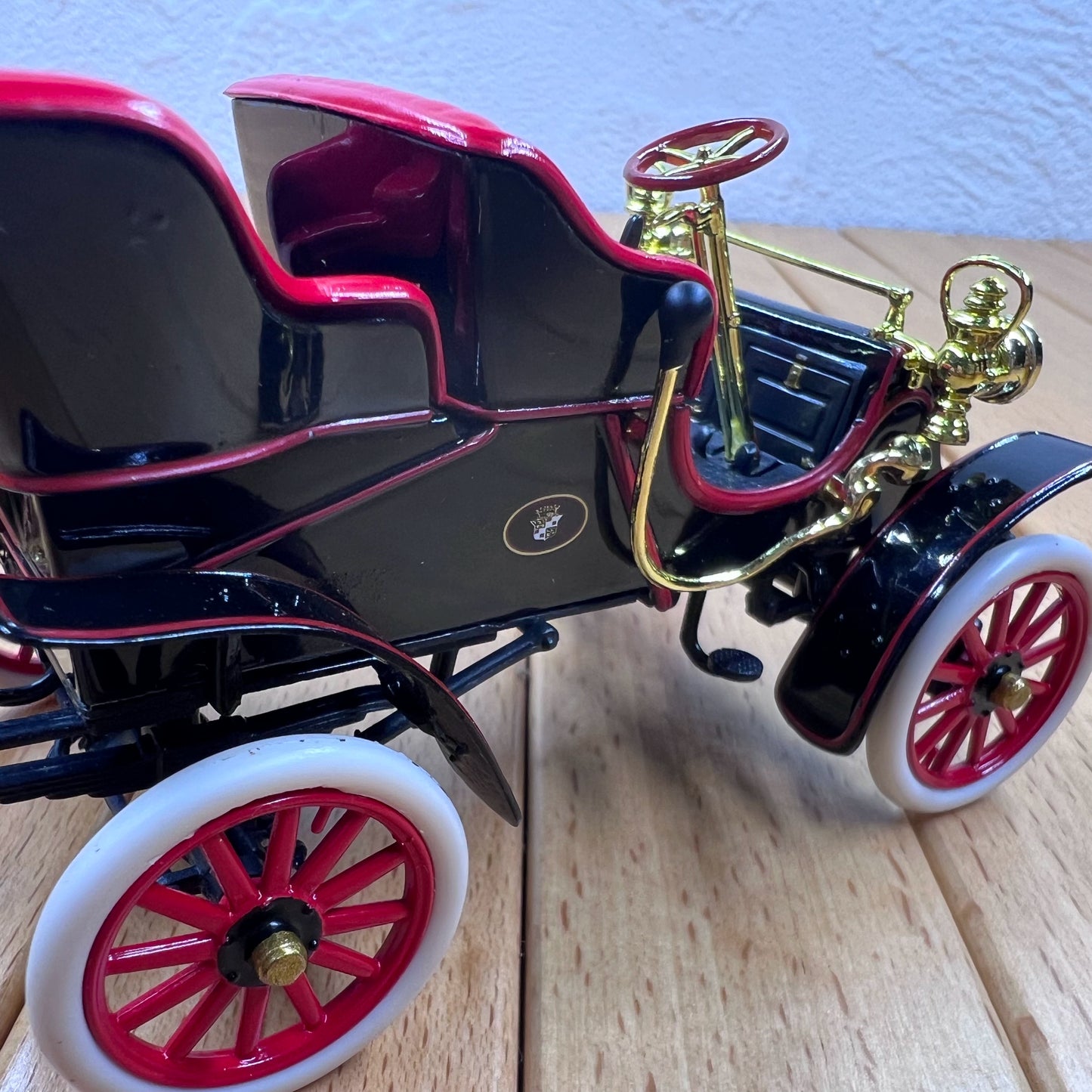 1/32 Scale 1903 Cadillac Tonneau Diecast Model Car