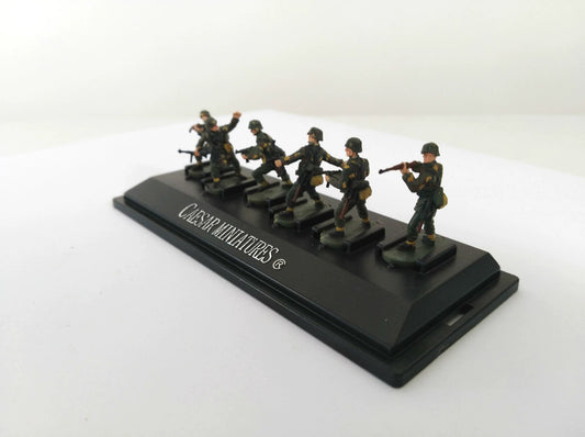 1/72 Scale WWII German Panzergrenadiers Set 6pcs Painted Figures Caesar Miniatures P801
