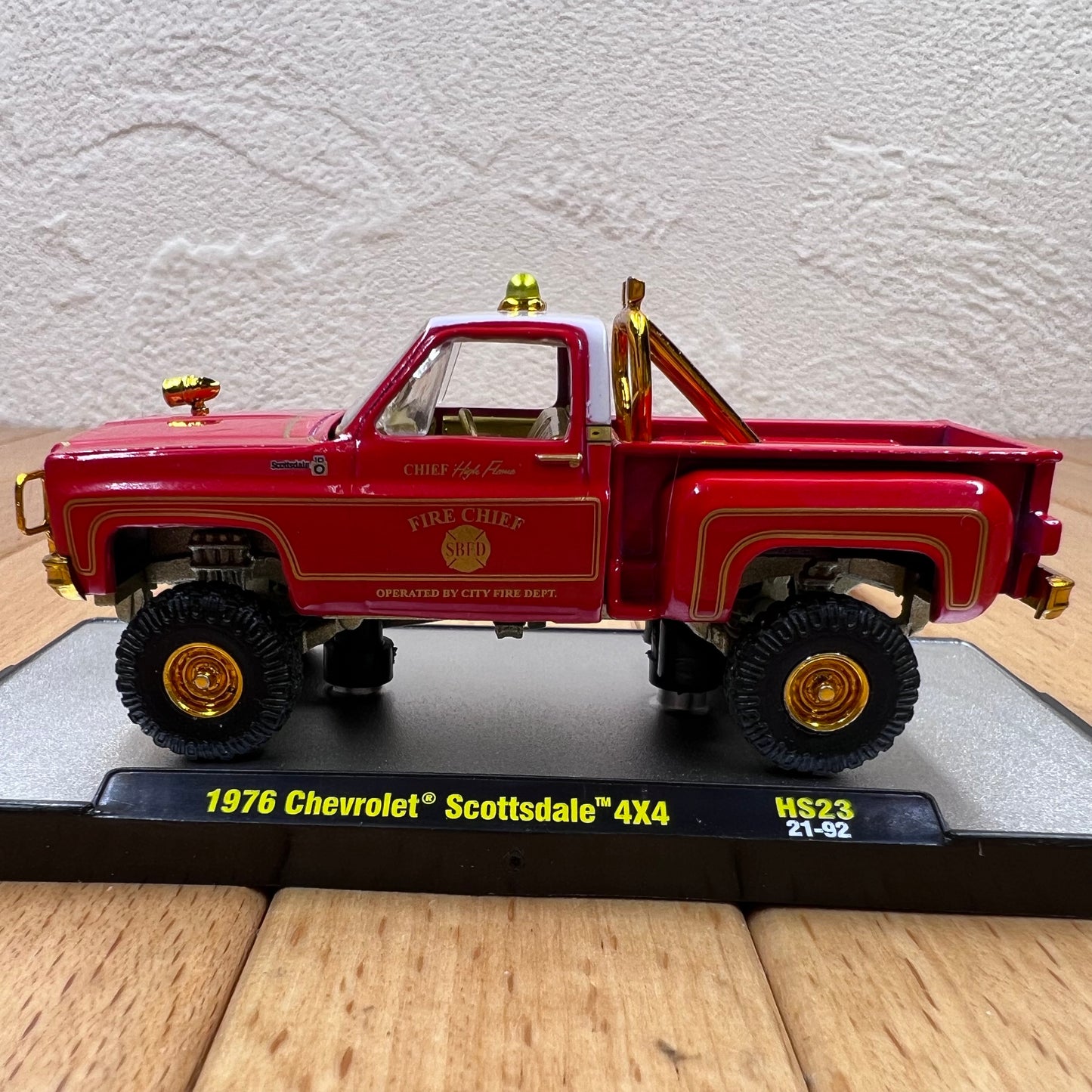 1/64 Scale 1976 Chevrolet K20 Scottsdale Pickup Truck Diecast Model