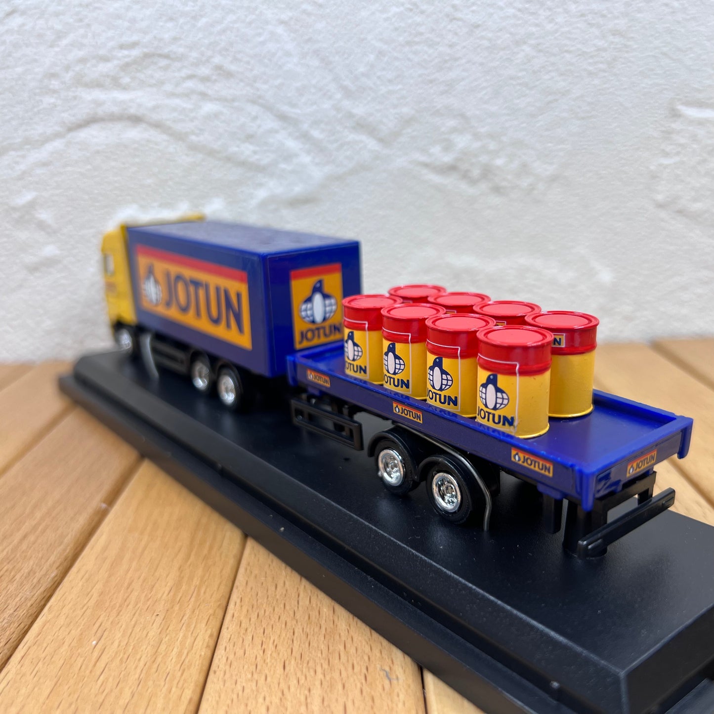 1/87 Scale Jotun Trailer Diecast Model Truck