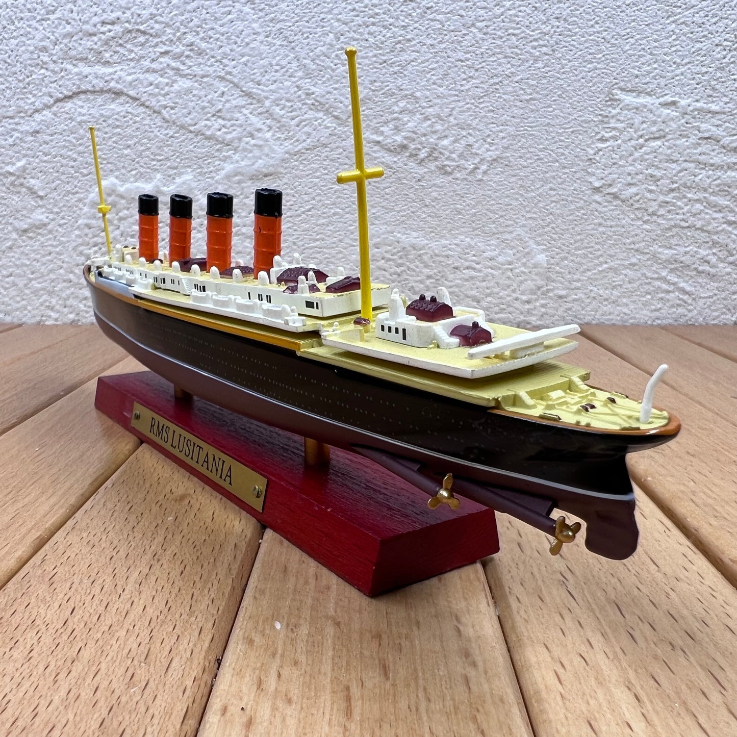1/1250 Scale RMS Lusitania Ocean Liner Diecast Model Ship