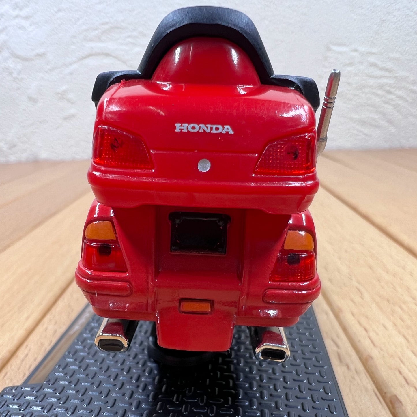 1/24 Scale 2004 Honda Gold Wing Touring Motorcycle Diecast Model