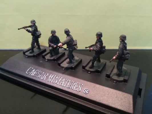 1/72 Scale WWII German Panzergrenadiers Set 5pcs Painted Figures Caesar Miniatures P802