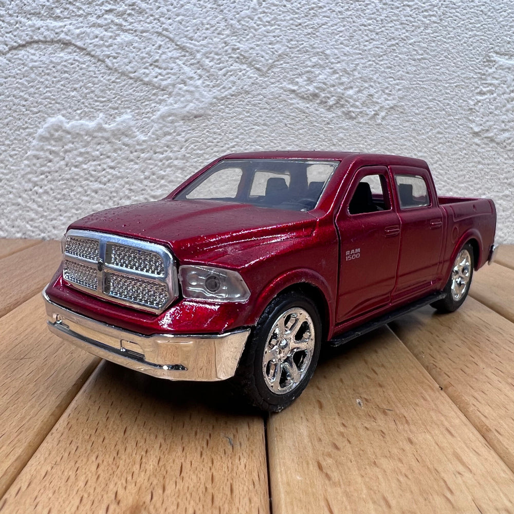 1/32 Scale 2013 Ram 1500 Pickup Truck Diecast Model