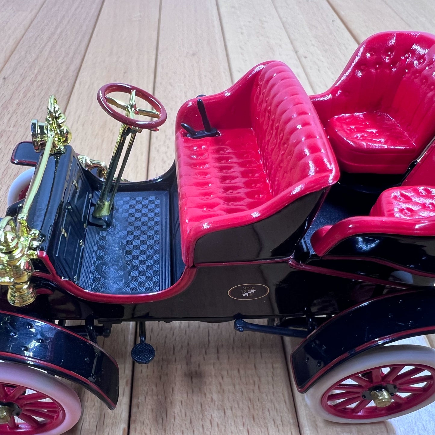 1/32 Scale 1903 Cadillac Tonneau Diecast Model Car