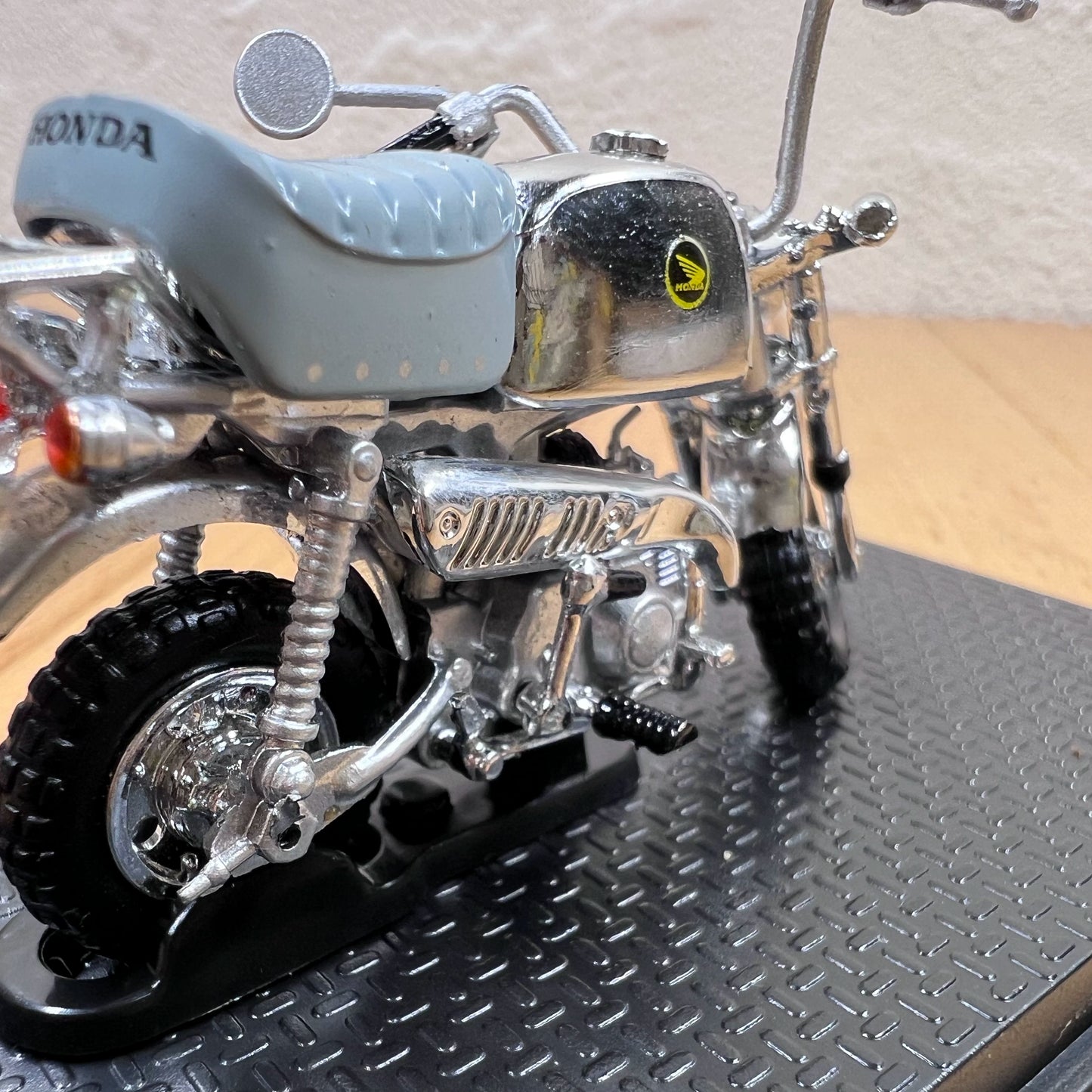 1/24 Scale 1999 Honda Gorilla Spring Collection Motorcycle Diecast Model