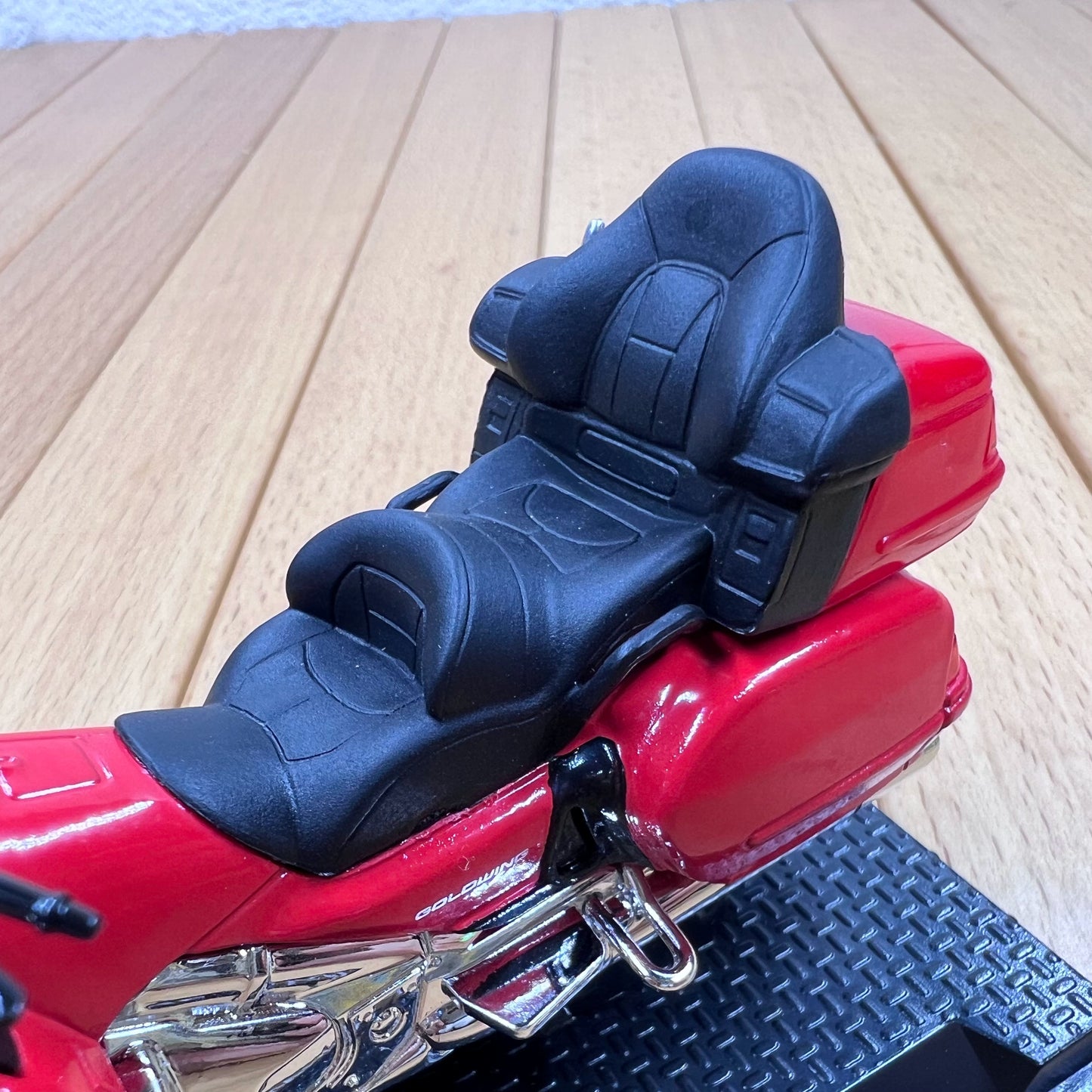 1/24 Scale 2004 Honda Gold Wing Touring Motorcycle Diecast Model