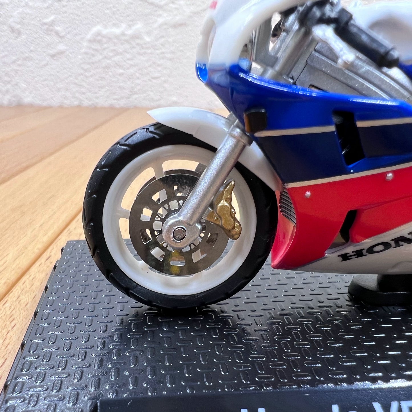 1/24 Scale 1987 Honda VFR750R RC30 Motorcycle Diecast Model