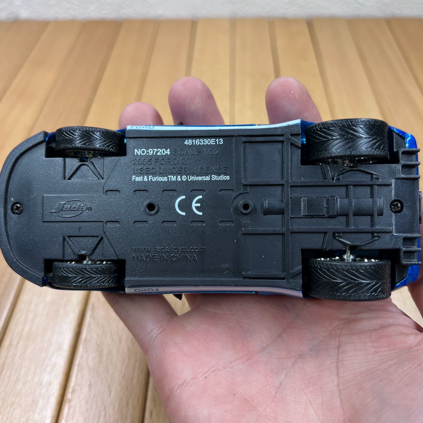 1/32 Scale 2005 Ford GT Sports Car Diecast Model