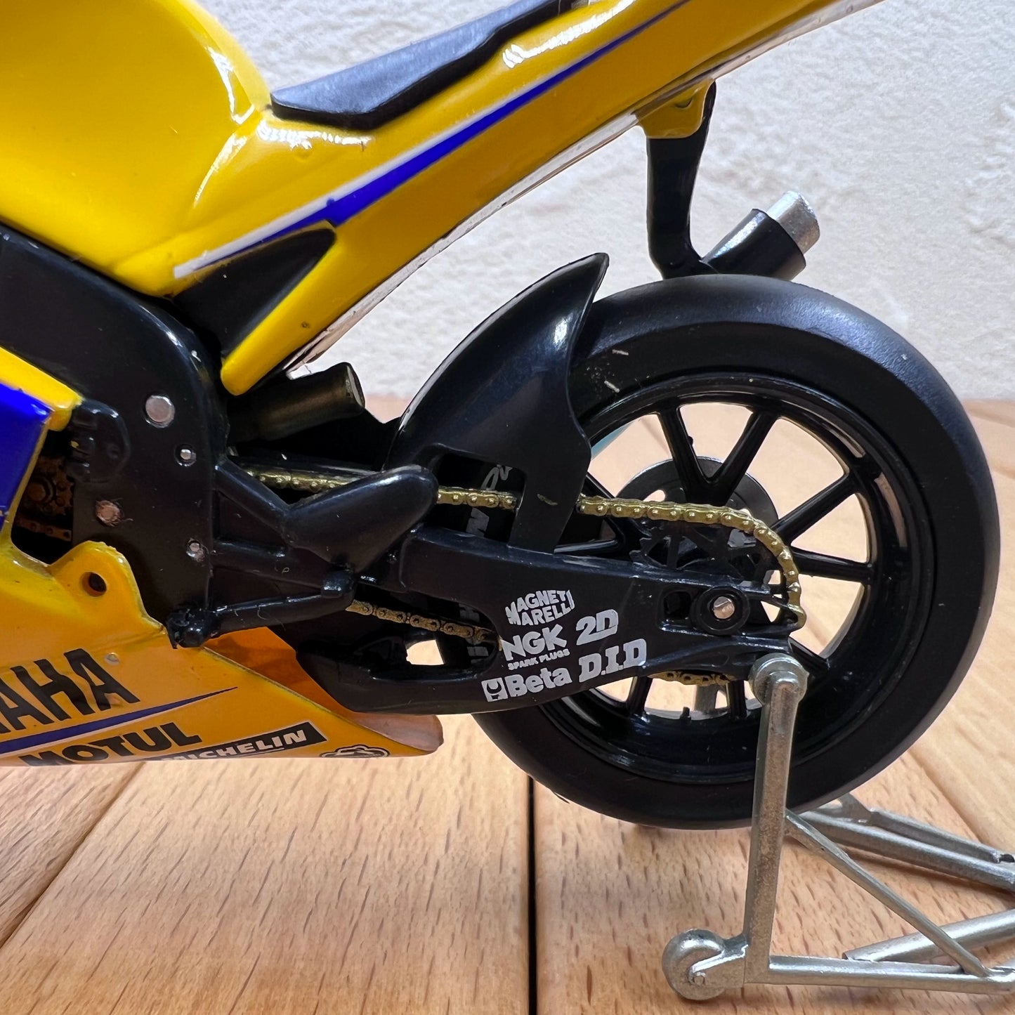 1/18 Scale 2006 Yamaha YZR-M1 Valentino Rossi Motorcycle Diecast Model