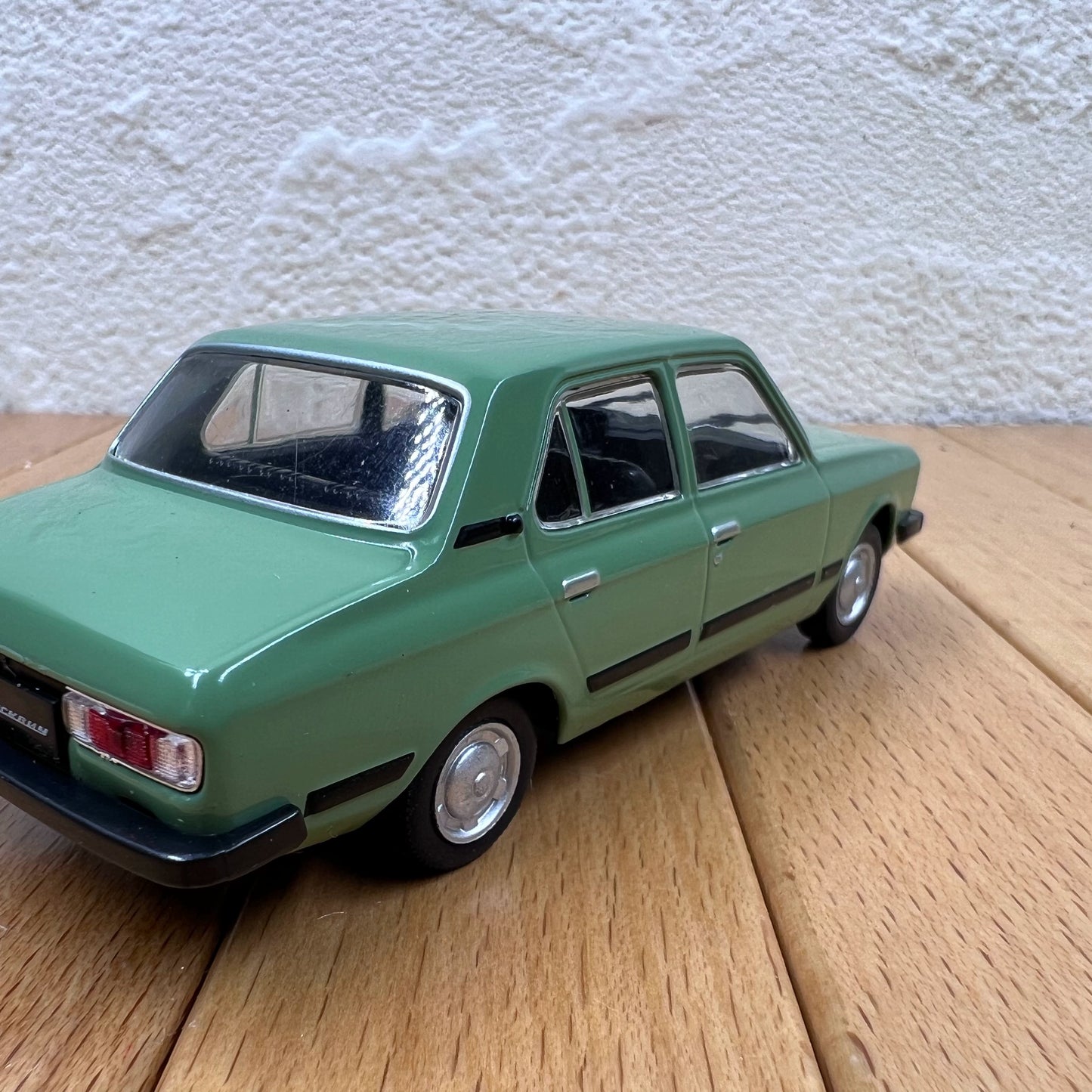 1/43 Scale Moskvitch 356 Diecast Model Car