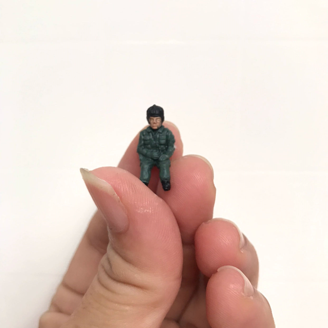 1/35 Scale WWII German Soldier MIniature Painted Figurines Diorama