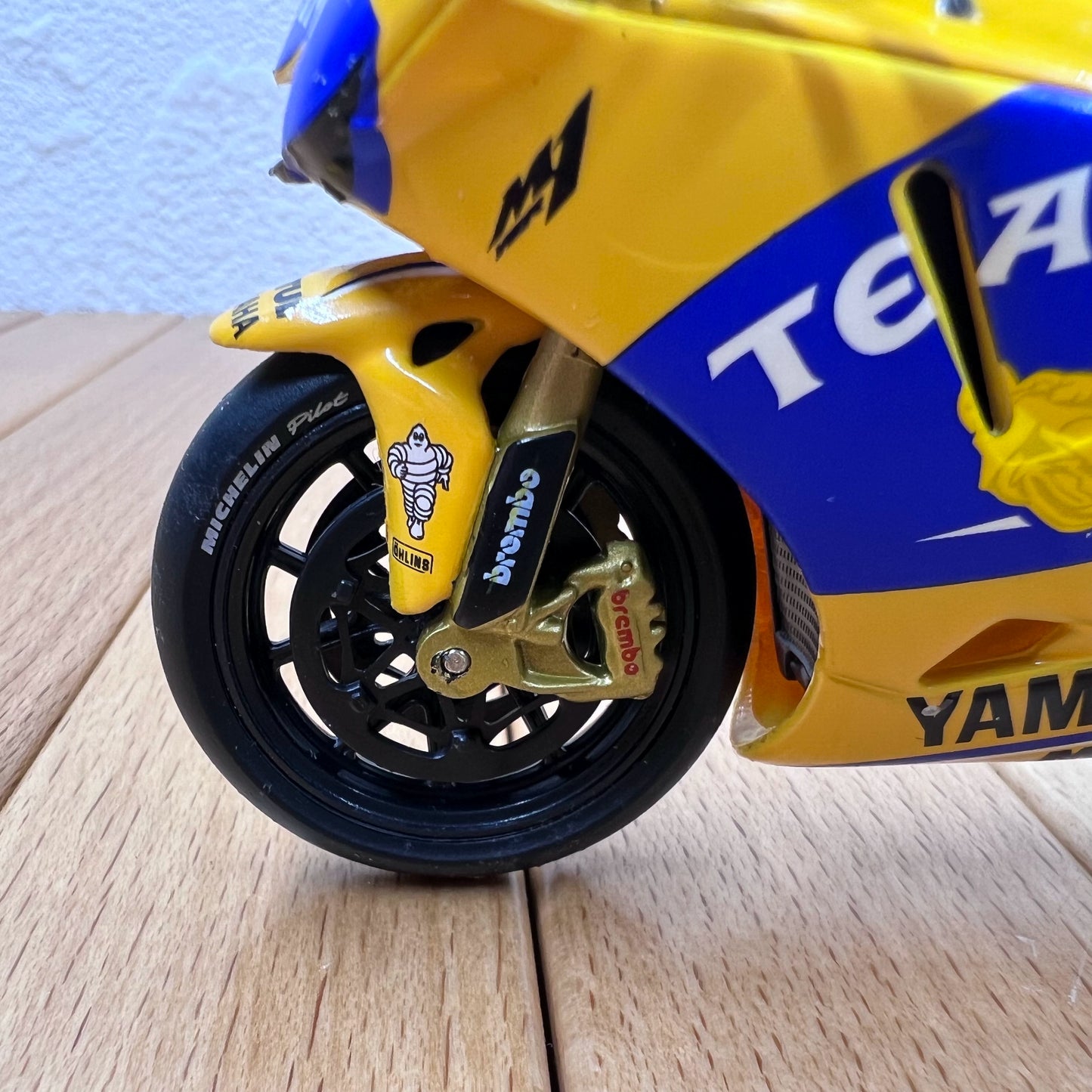 1/18 Scale 2006 Yamaha YZR-M1 Valentino Rossi Motorcycle Diecast Model
