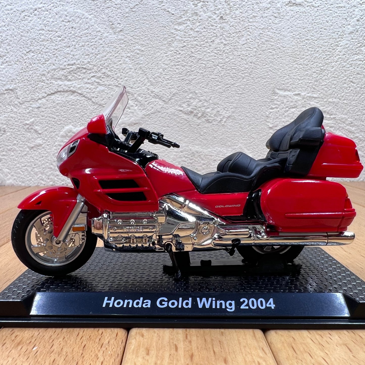 1/24 Scale 2004 Honda Gold Wing Touring Motorcycle Diecast Model