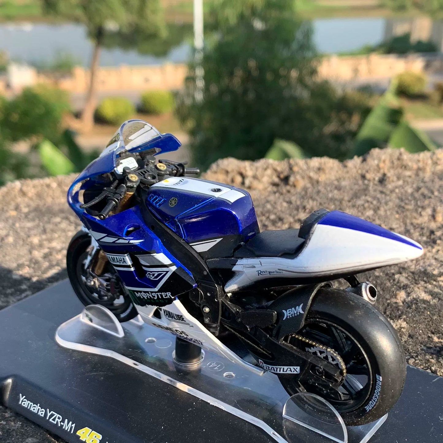 1/18 Scale Ymaha YZR-M1 46 World Champion 2013 Diecast Model Motorcycle