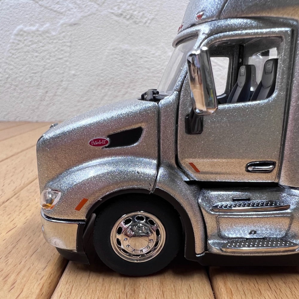 1/50 Scale Peterbilt 579 Day Cab Tractor with Sea Container Truck Diecast Model