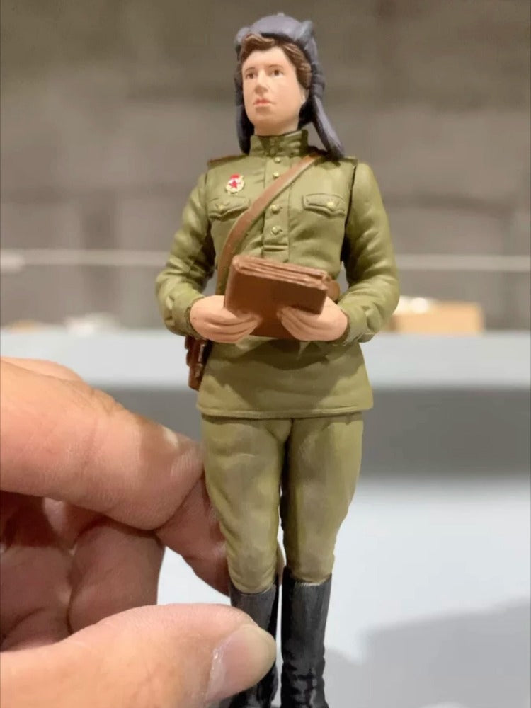 1/18 Scale Soviet Army 4pcs/set Figurines Painted Model Diorama