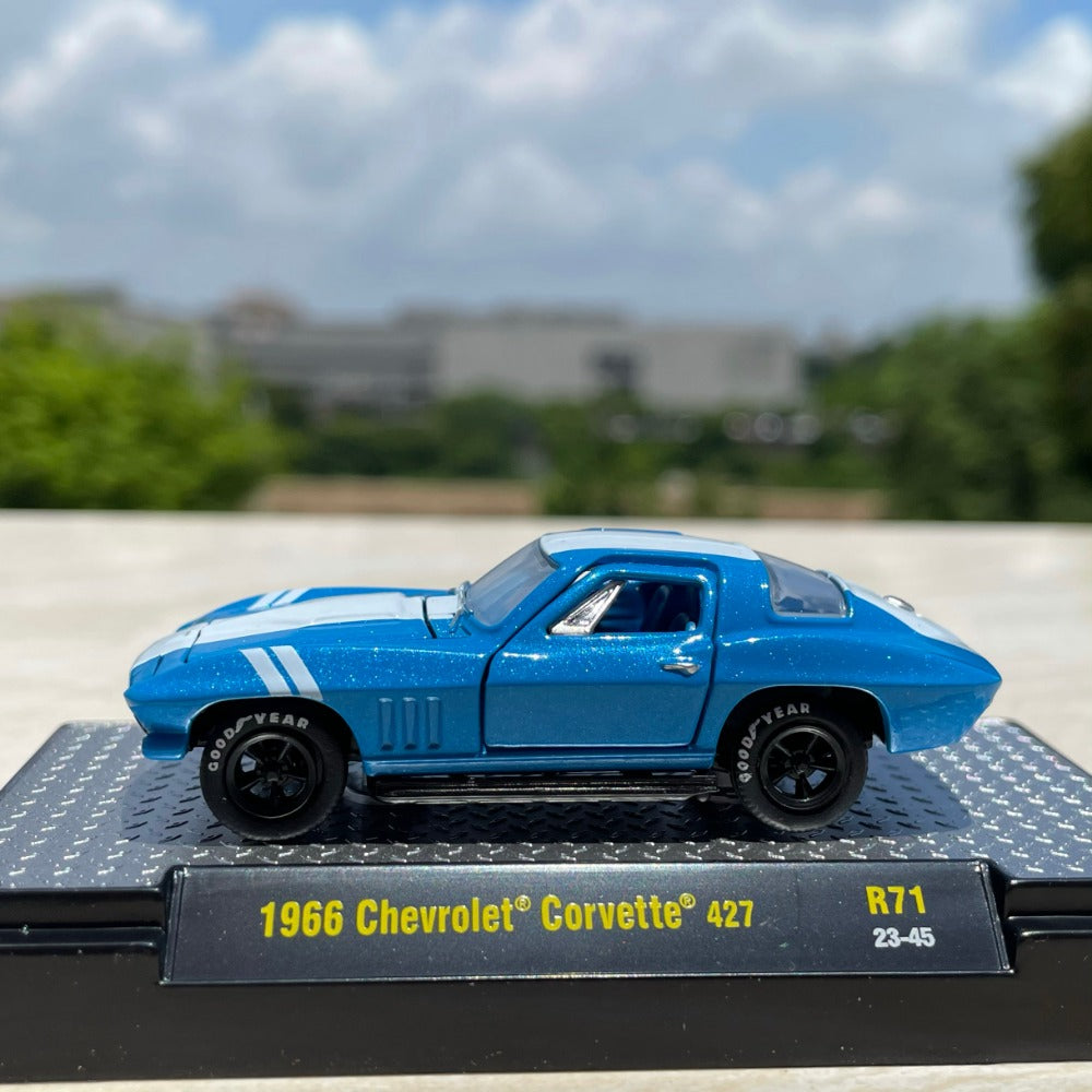 1/64 Scale 1966 Chevrolet Corvette Sports Car Diecast Model
