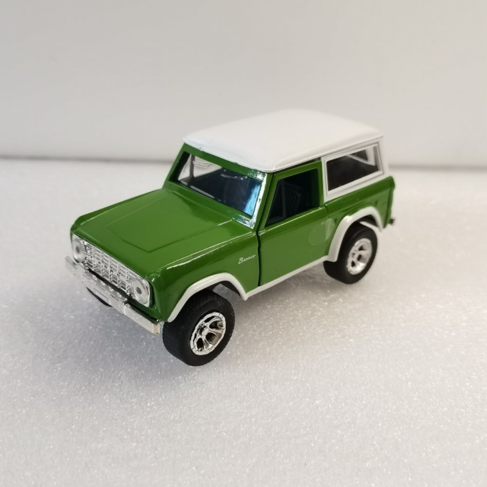 1/32 Scale 1973 Ford Bronco Ranger Wagon Diecast Model Car