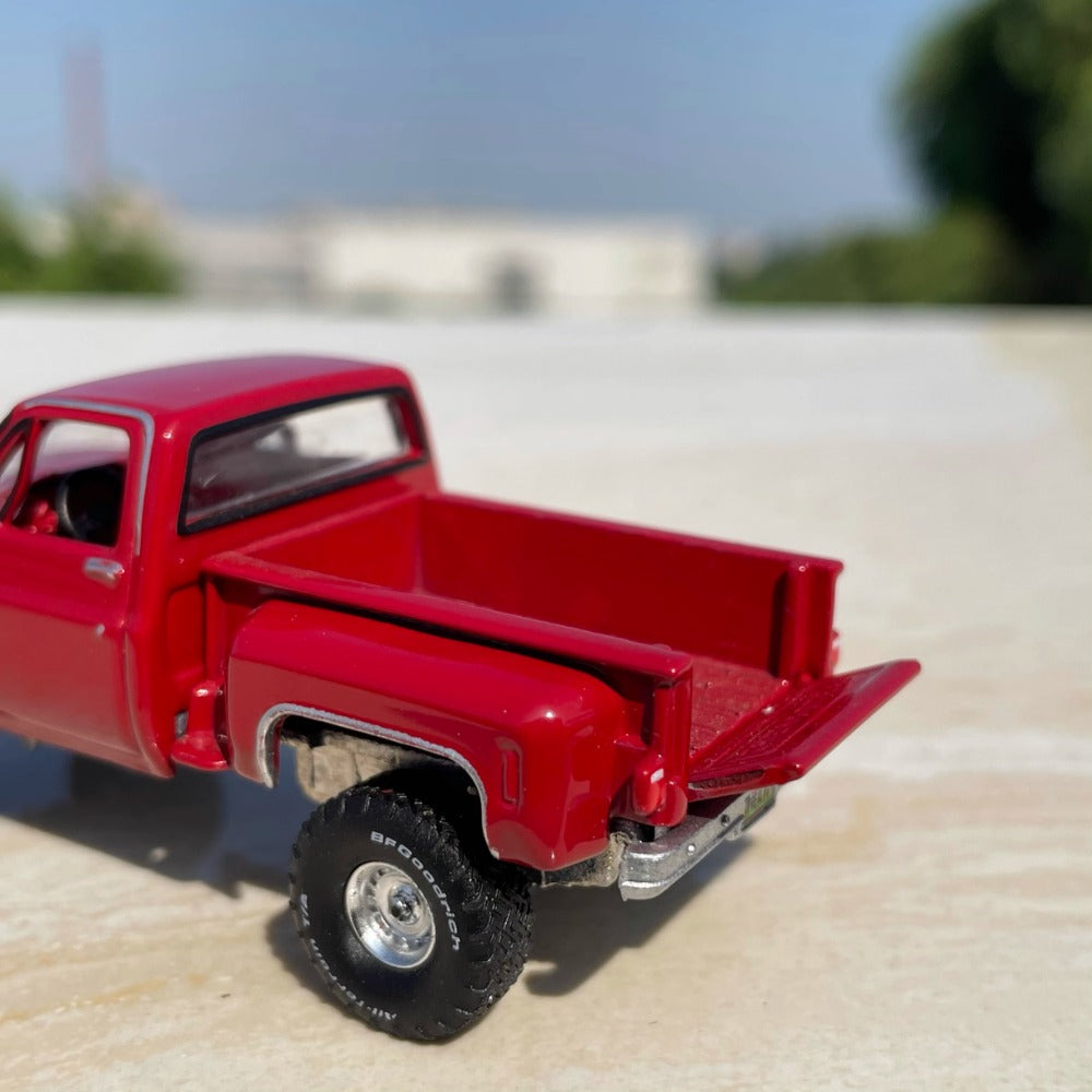 1/64 Scale Chevy Silverado Pickup Truck Diecast Model Car