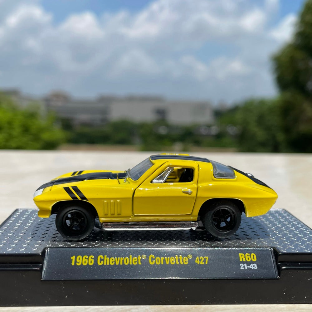 1/64 Scale 1966 Chevrolet Corvette Sports Car Diecast Model