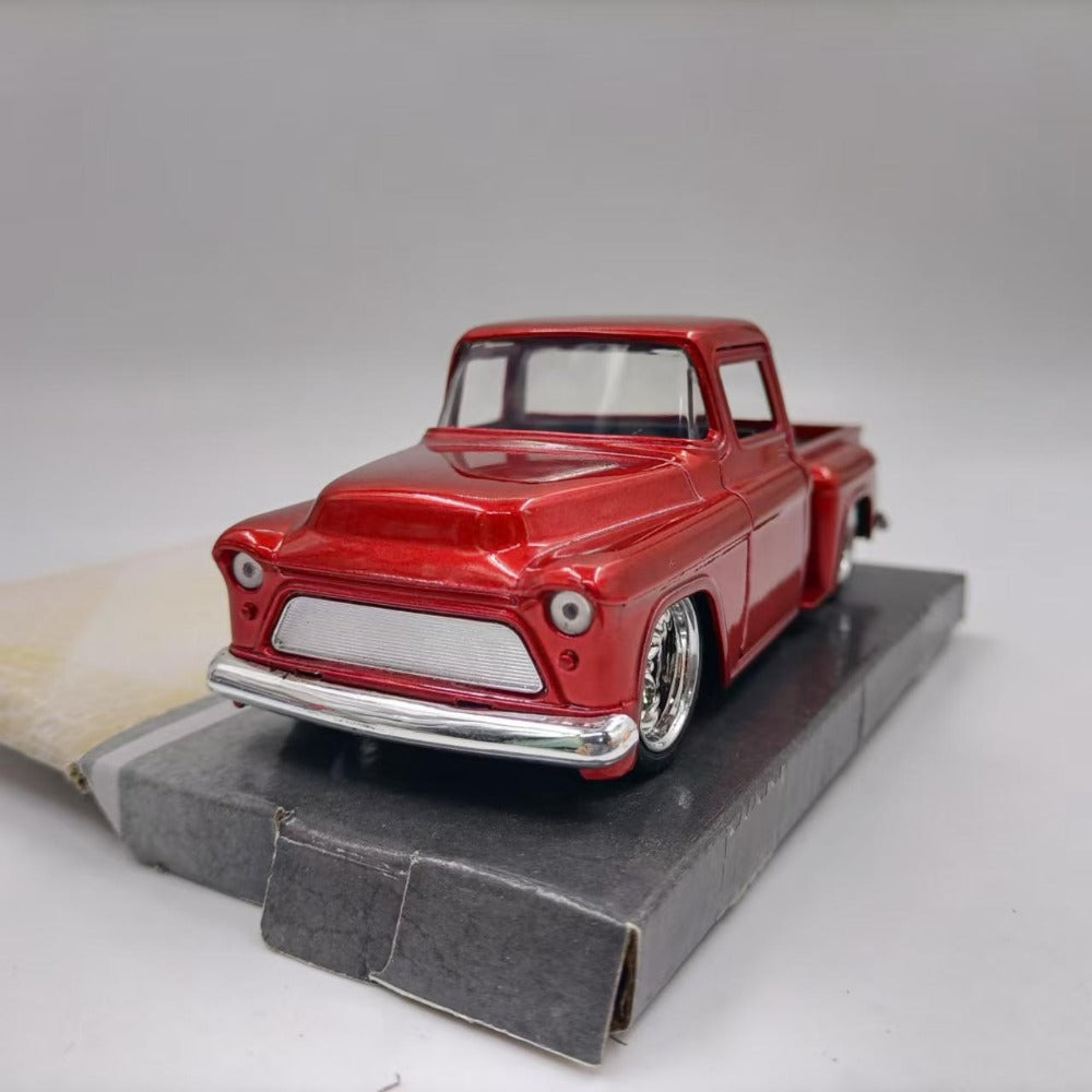 1/32 Scale Chevrolet Stepside Pickup Truck Diecast Model Car
