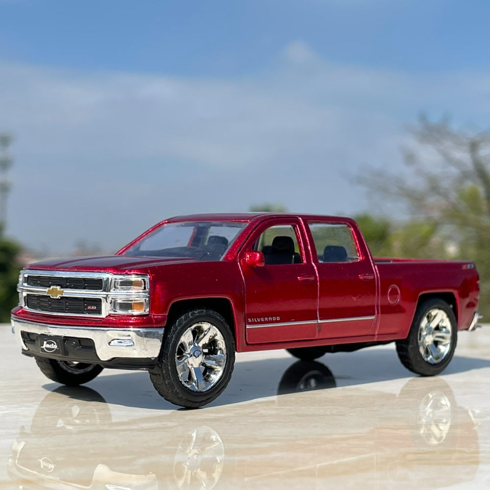 1/32 Scale 2014 Chevrolet Silverado Pickup Truck Diecast Model