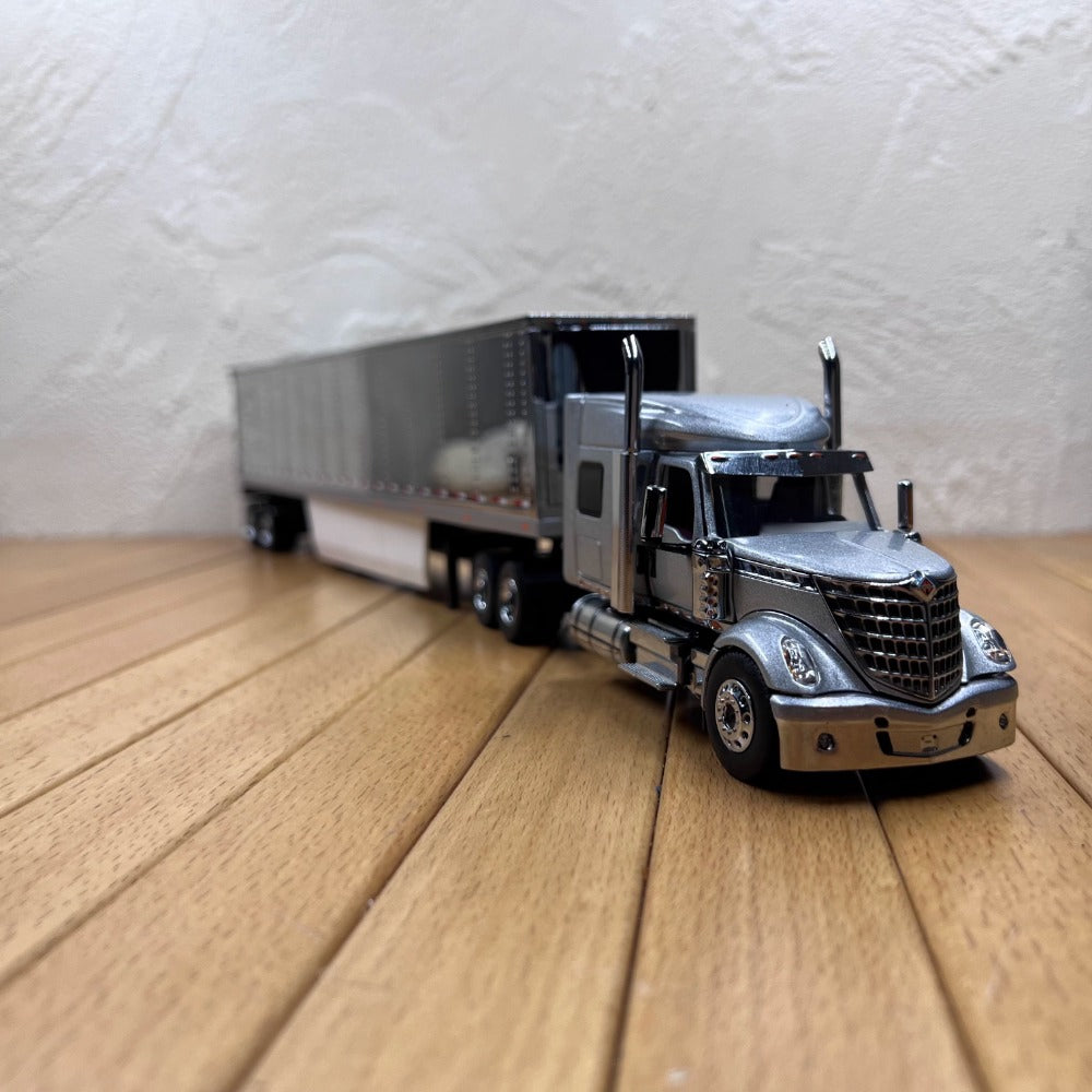 1/50 Scale International LoneStar Sleeper Cab Truck with 53' Refrigerated Van Diecast Model