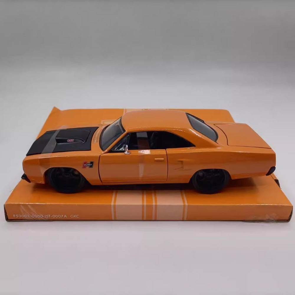 1/24 Scale 1970 Plymouth Road Runner Muscle Car Diecast Model