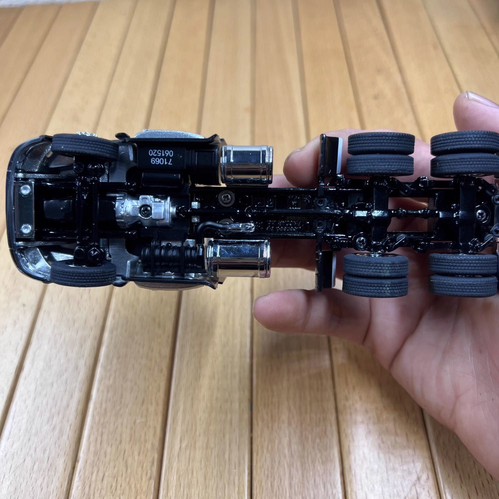 1/50 Scale Peterbilt 579 Day Cab Tractor with Sea Container Truck Diecast Model