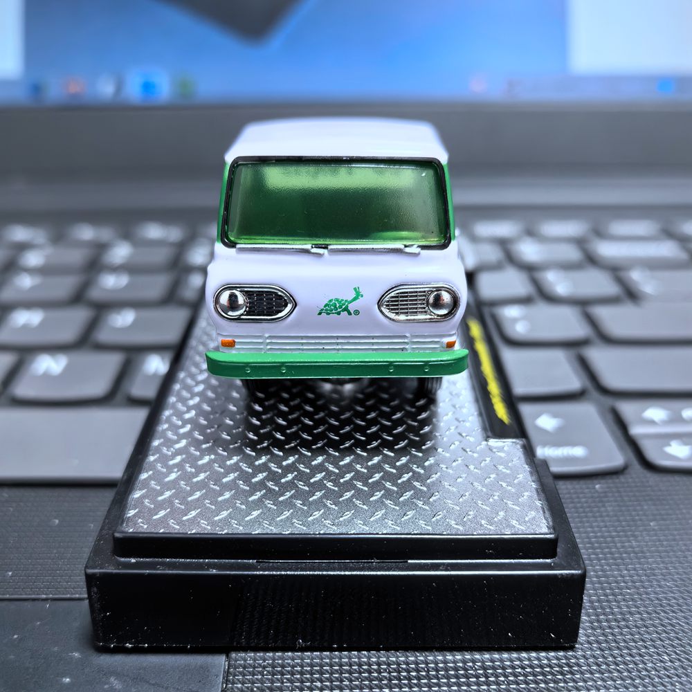 1/64 Scale 1965 Ford Econoline Truck Diecast Model