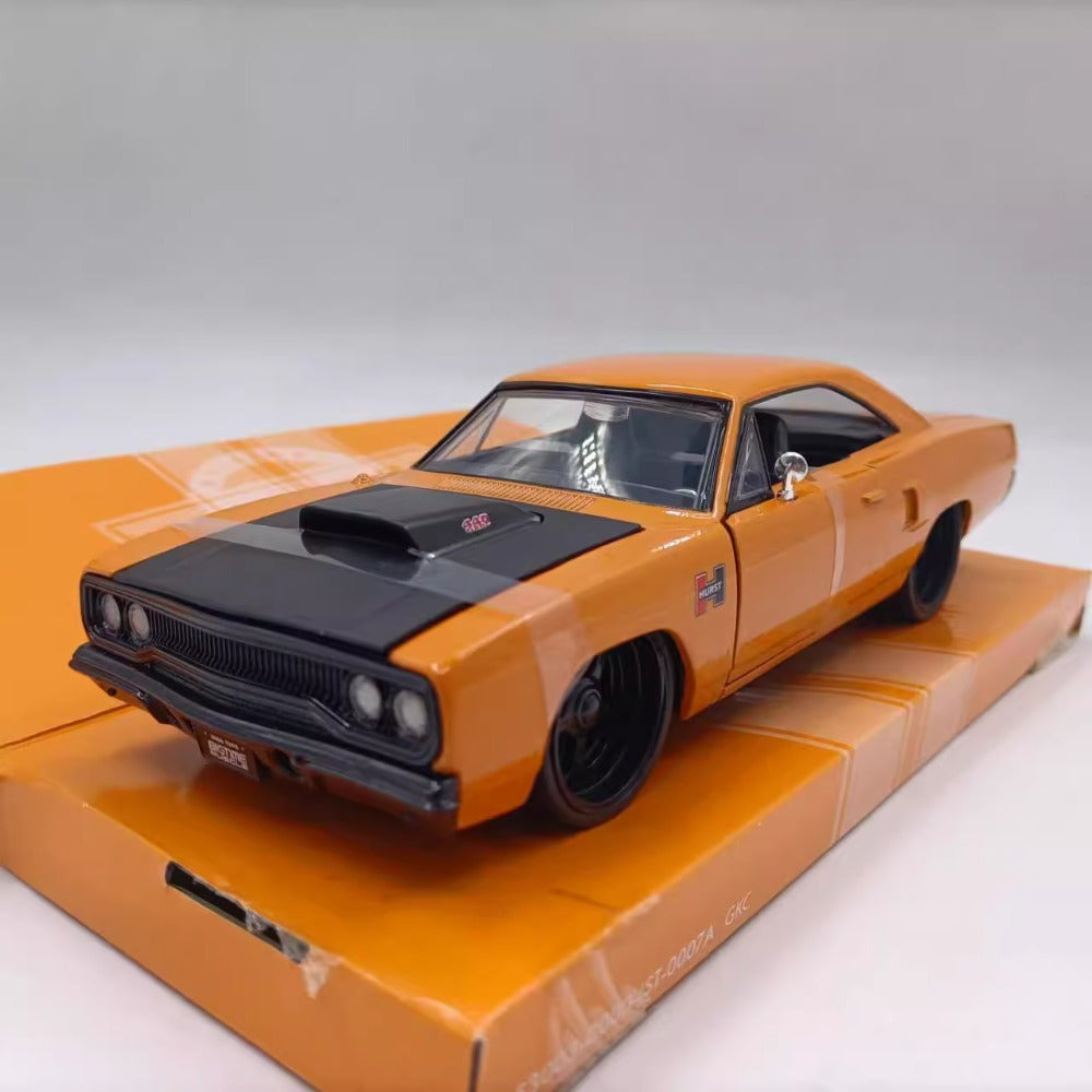 1/24 Scale 1970 Plymouth Road Runner Muscle Car Diecast Model